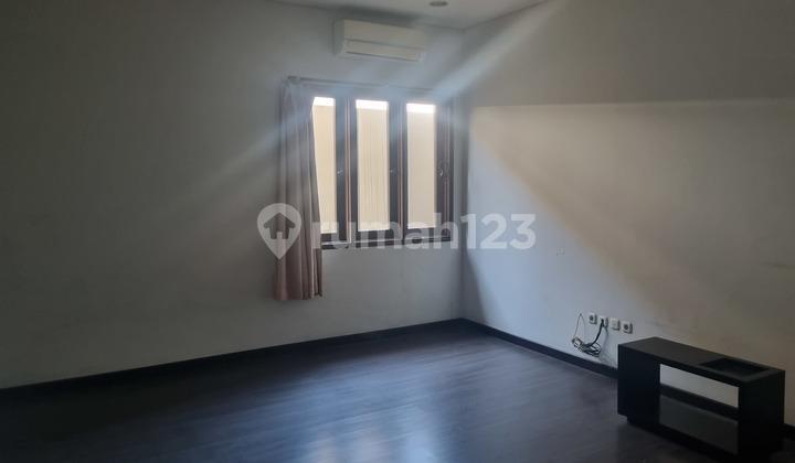 kamar tidur rumah 2 lantai bagus semi