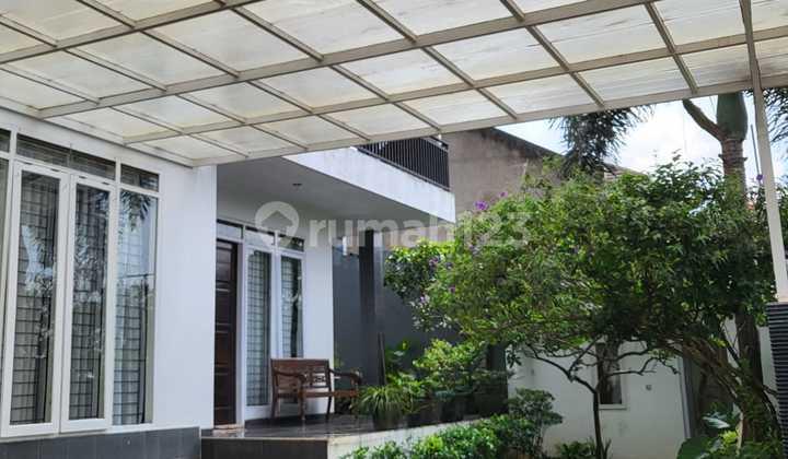 tampak depan rumah lux ciwaruga dengan kolam