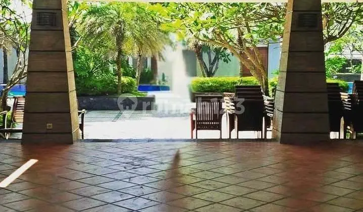kolam renang rumah minimalis modern bale hinggil