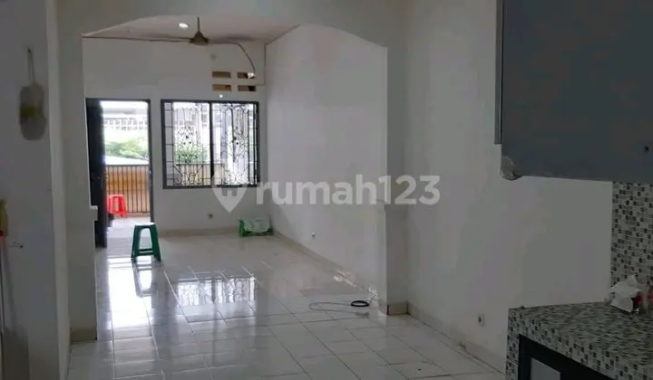 ruang tamu dijual cepat rumah dekat lrt