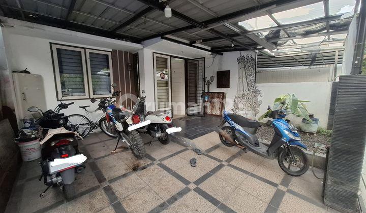 teras rumah di cluster pasadena park