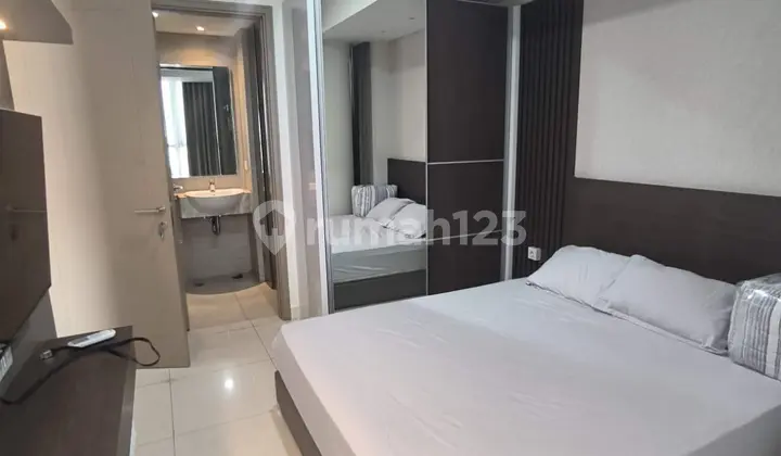 kamar tidur sewa apartemen gold coast pik