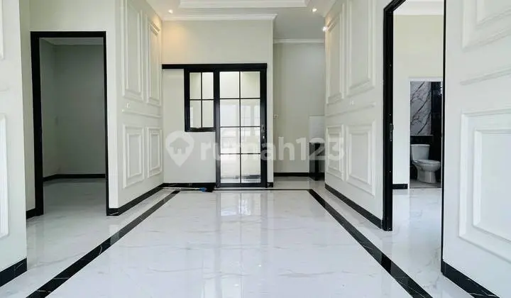 ruang tamu rumah klasik siap huni dekat