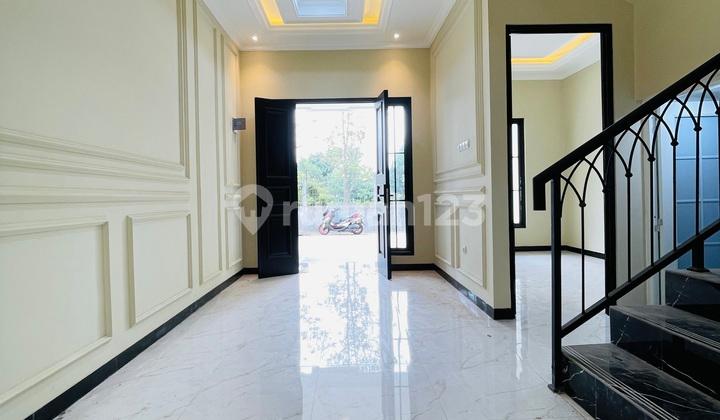 ruang makan rumah siap huni nempel kawasan