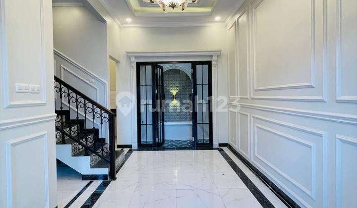 ruang tamu rumah siap huni akses mobil