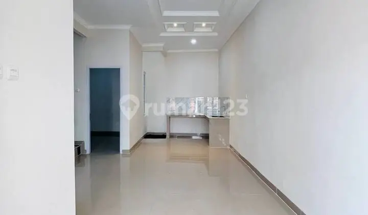 ruang tamu rumah siap huni dekat stasiun