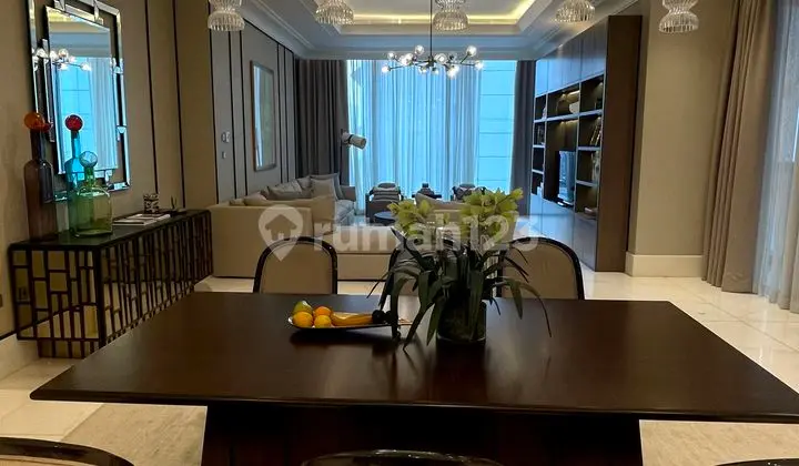 ruang makan apartemen mewah st regis 3br