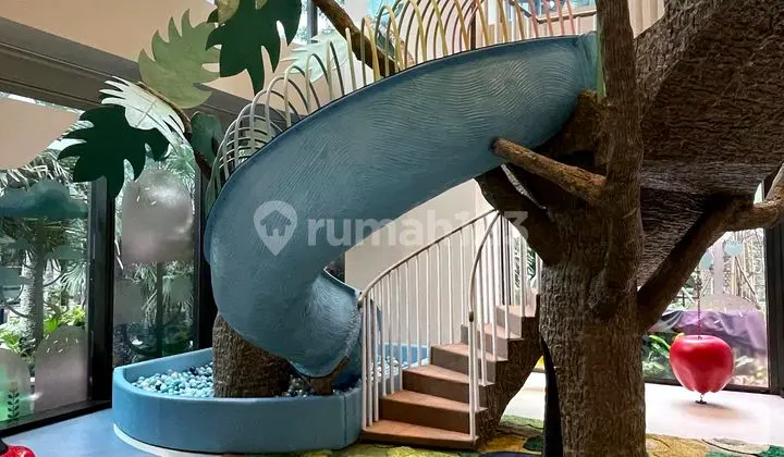 ruang keluarga apartemen mewah st regis 3br