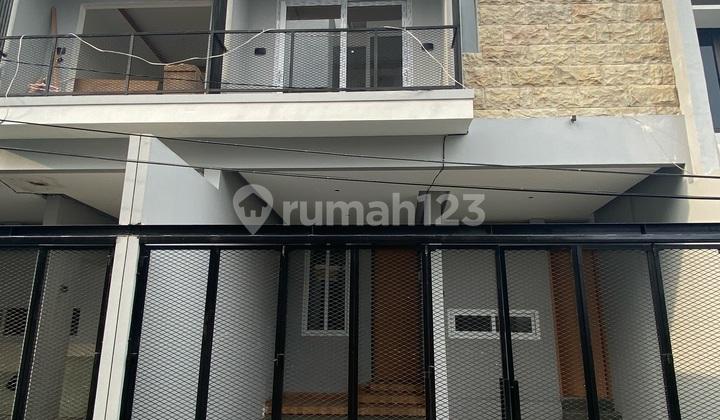 tampak depan rumah baru sangat sangat bagus