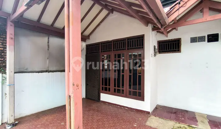tampak depan rumah shm strategis 8 menit