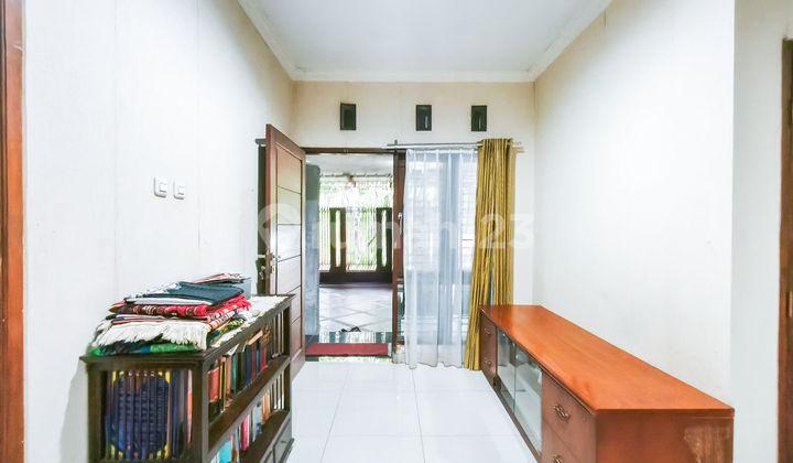 ruang tamu rumah luas strategis 15 menit