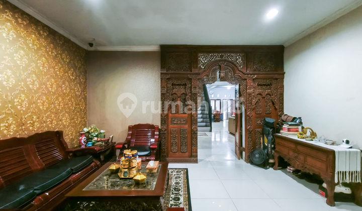 ruang tamu rumah luas strategis 15 menit