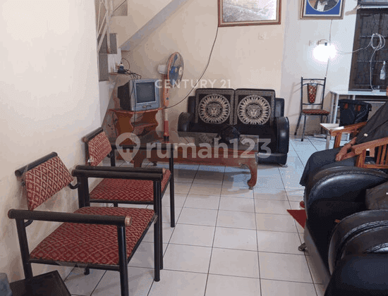 ruang keluarga rumah luas 108m akses 2