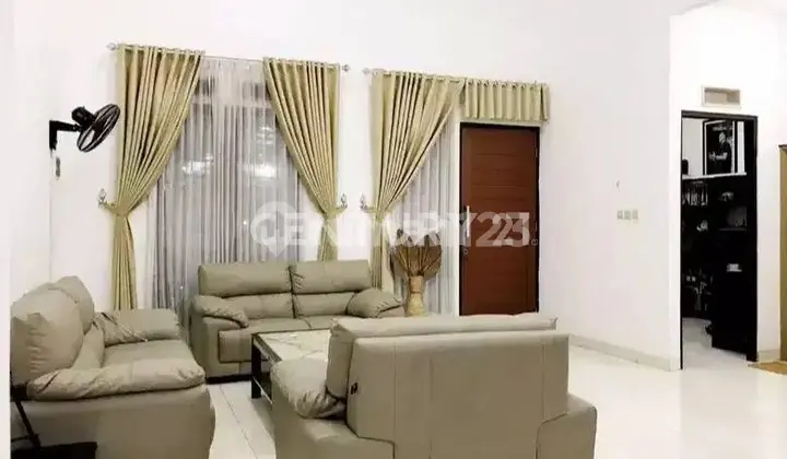 ruang tamu rumah murah bagus sekali luas