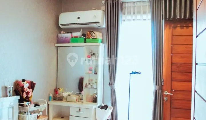 kamar tidur dijual rumah di jalan mega