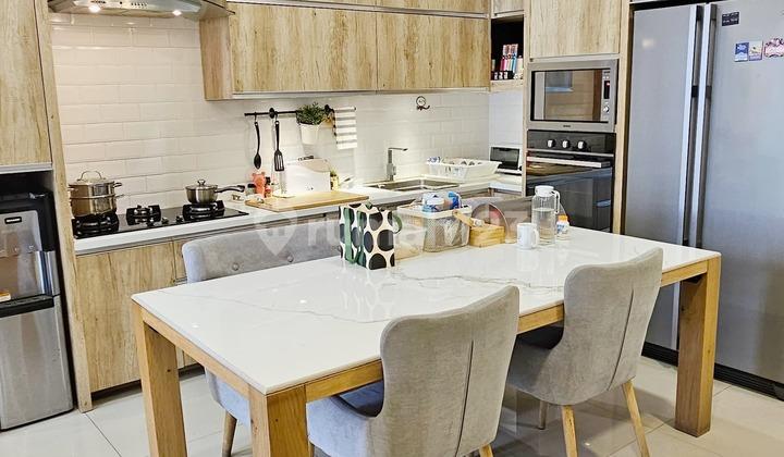 ruang makan dijual rumah semi furnish 2