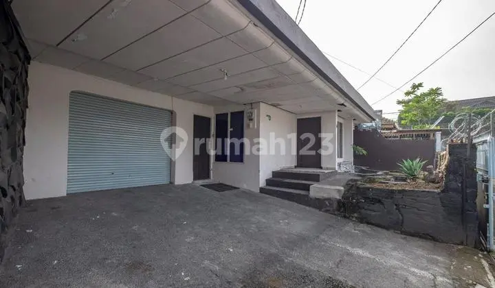 tampak depan dijual rumah di lembah sukaresmi