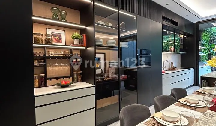 ruang makan rumah mewah premium di central