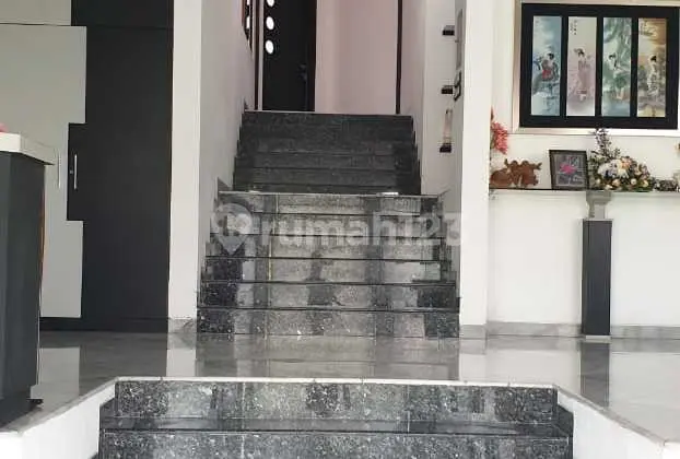 teras rumah mewah di perumahan teras