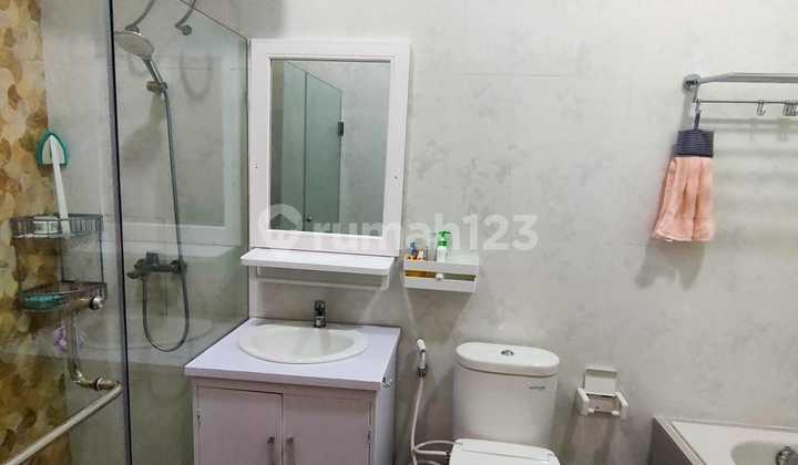 kamar mandi rumah row jalan 7 meter