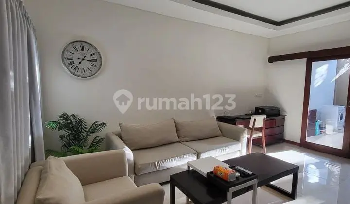 ruang tamu rumah siap huni shm di