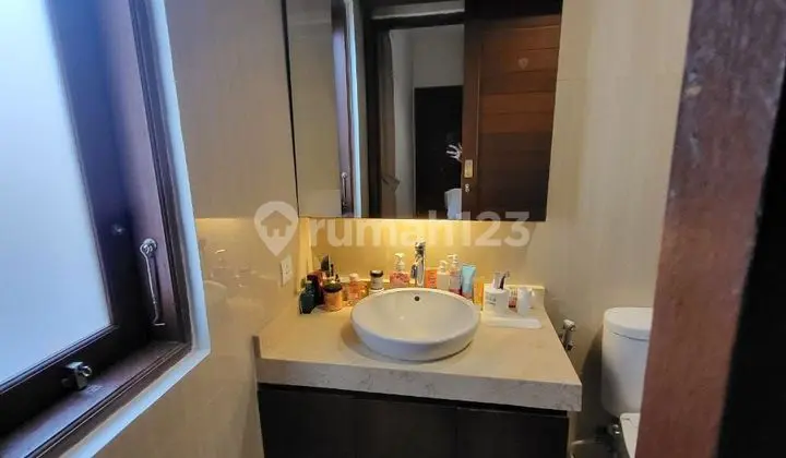 kamar mandi rumah siap huni shm di