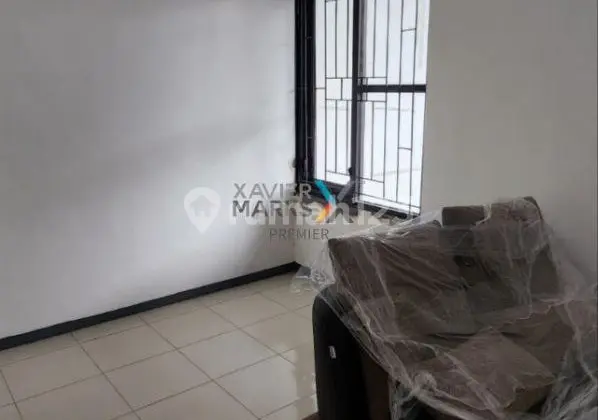 ruang tamu rumah siap huni di perumahan