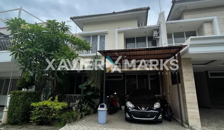 tampak depan dijual rumah modern 2 lantai