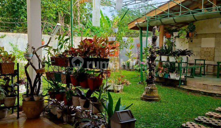 tampak depan jual rumah mewah 2 lantai,