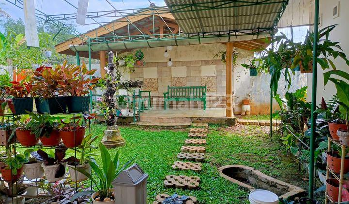 tampak depan jual rumah mewah 2 lantai,