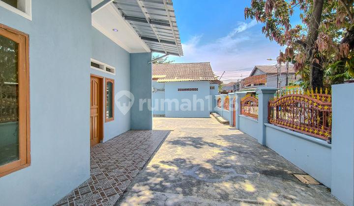 tampak depan rumah strategis 2 menit ke