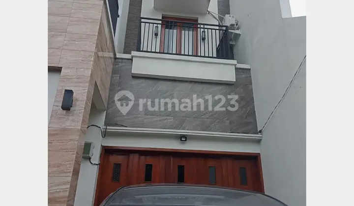 tampak depan dijual rumah di komplek peruri