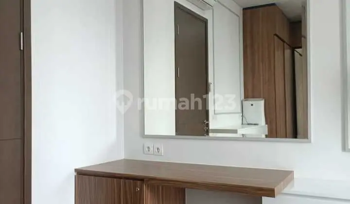 kamar tidur rumah full furnish dekat kawasan