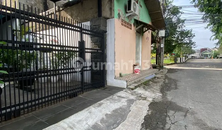 tampak depan rumah 1 lantai pinggir jalan