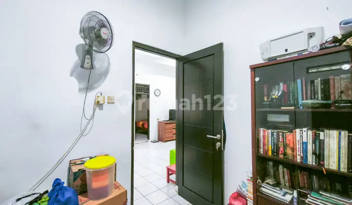 ruang tamu rumah lt 134 strategis 14