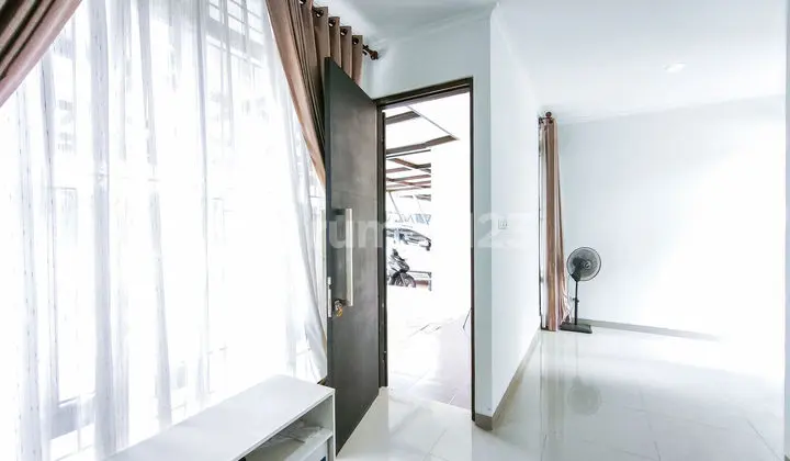 ruang tamu rumah 6 menit ke mall