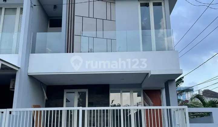 tampak depan rumah modern bagus shm di