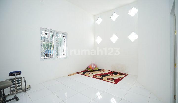 ruang tamu rumah luas dekat bsd 15