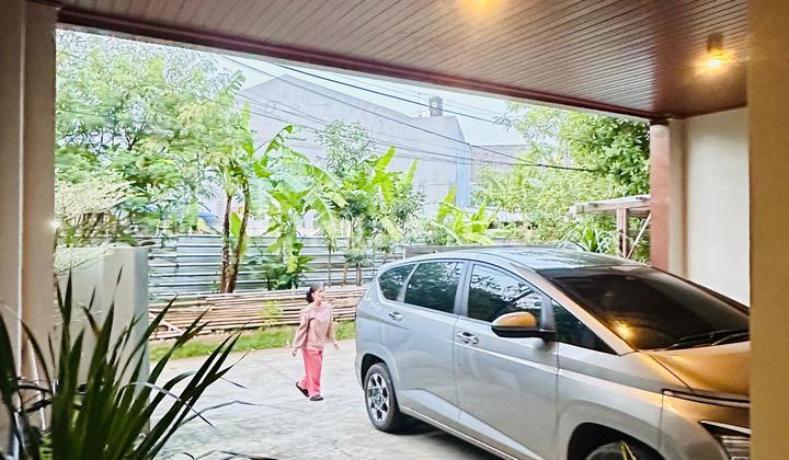 garasi/carport dijual cepat rumah 2 lantai
