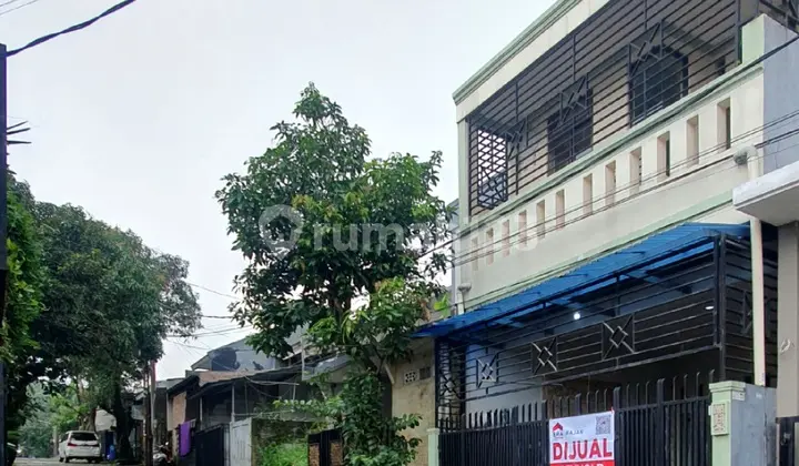 tampak depan dijual cepat rumah 2 lantai