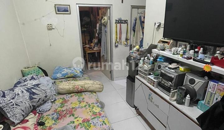 ruang keluarga rumah minimalis bebas banjir di