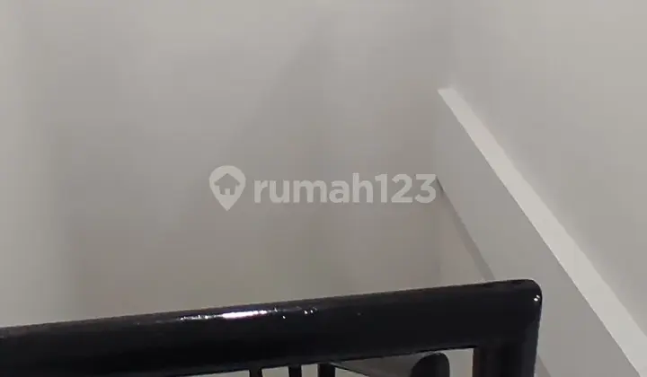 foto lainnya dijual rumah minimalis modern dekat