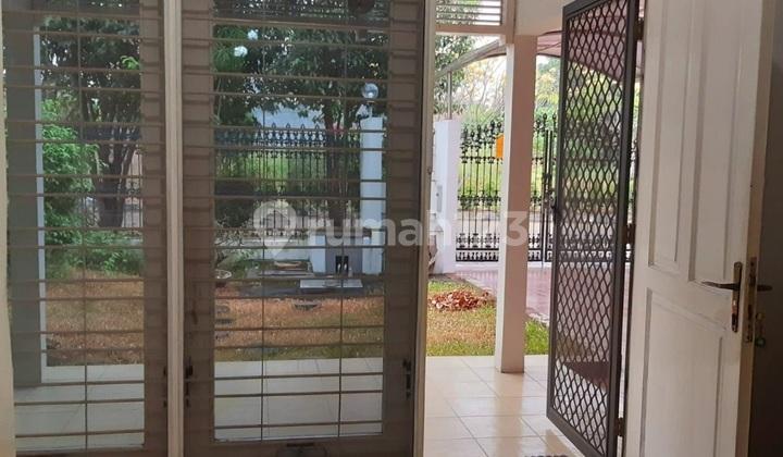 ruang tamu rumah 2 lantai darmo sentosa