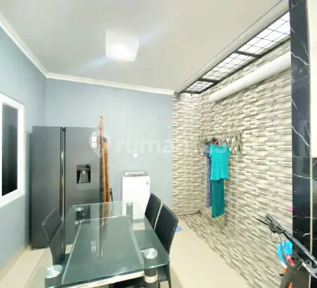 ruang makan rumah 2 lantai kana park,