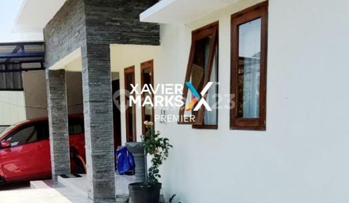 garasi/carport dijual rumah hook terawat kondisi