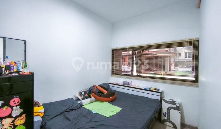 ruang tamu rumah luas hadap selatan 15