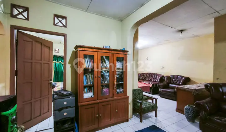 ruang tamu rumah 1 lantai dekat cibinong