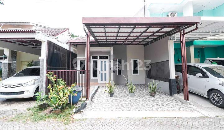 tampak depan rumah terawat 15 menit ke
