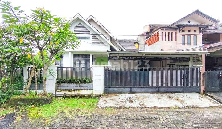 tampak depan rumah 1 lt tanah luas