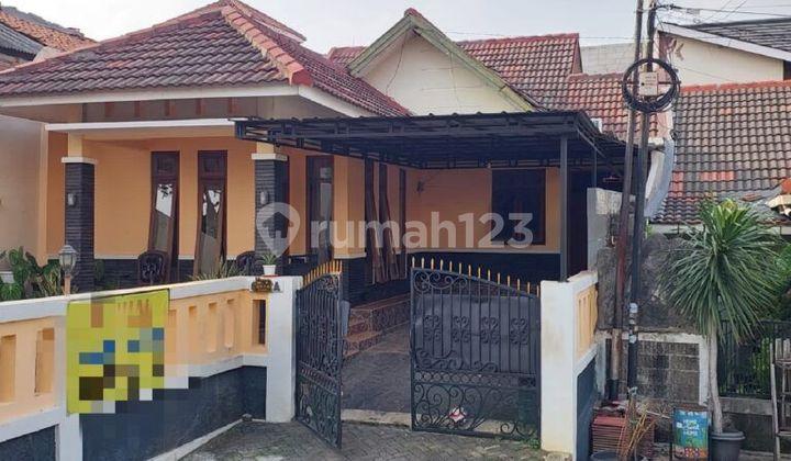 tampak depan rumah di jatibening estate bekasi